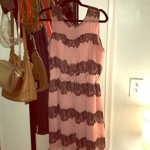 Gorgeous sleeveless lace striped dress ⭐️